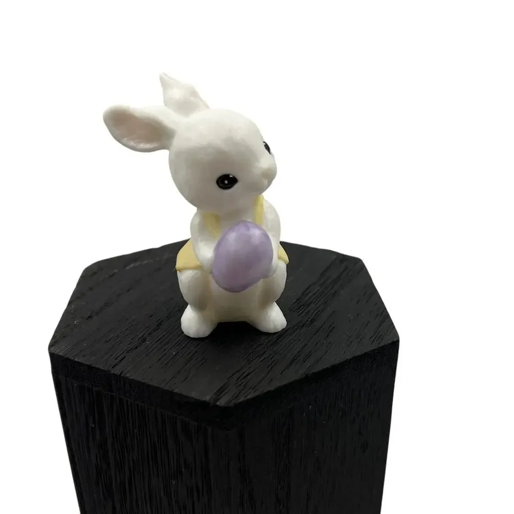 Vintage Hallmark Taiwan Plastic Mini Easter Bunny Rabbit‎ 1984 Figurine